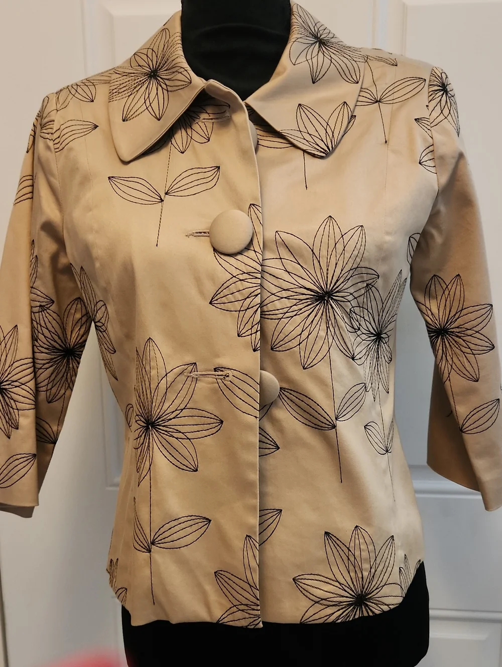 VINTAGE SilkLand Beige Floral-Print Blazer Jacket with Black Line Details